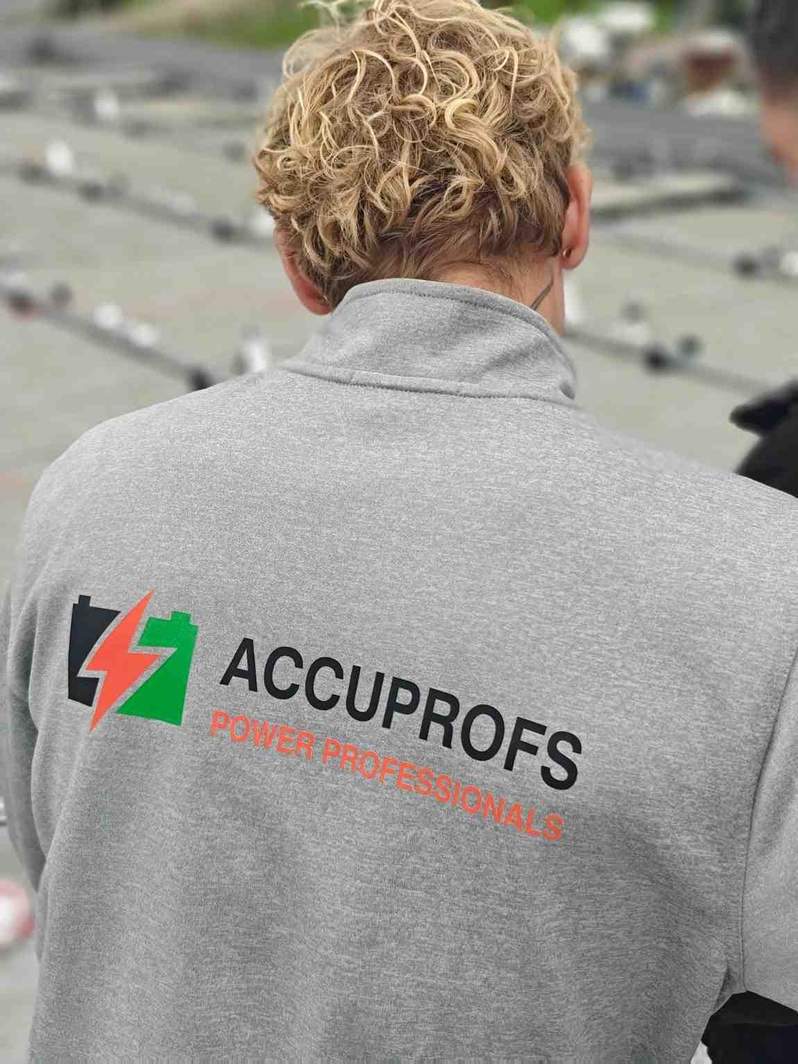 AccuProfs-installateur op locatie tijdens een installatie
